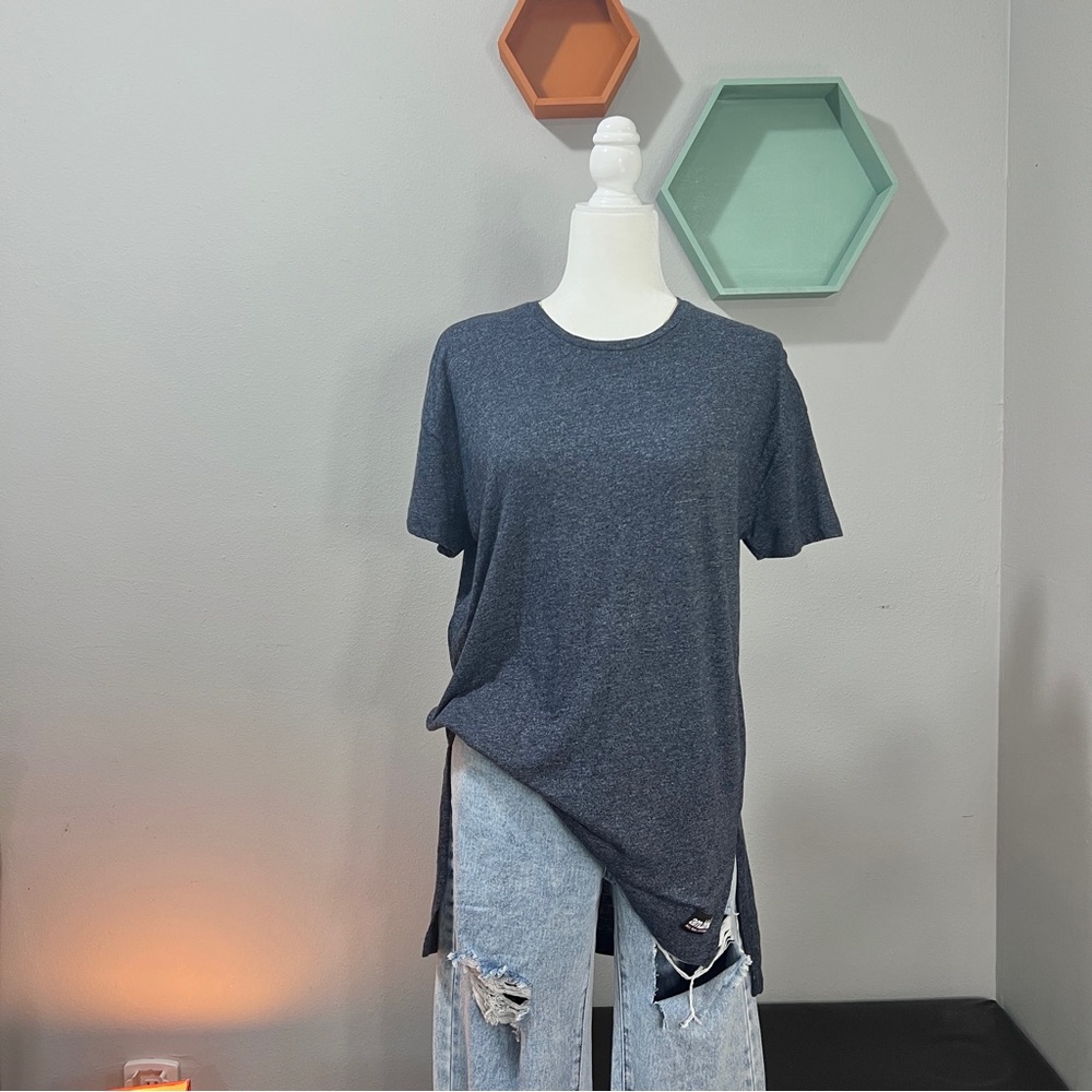 Stylish heather long men shirt with side slit